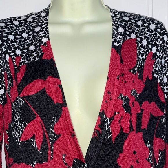 Chico’s red, black & white multi pattern thin cardigan sweater - Picture 2 of 10